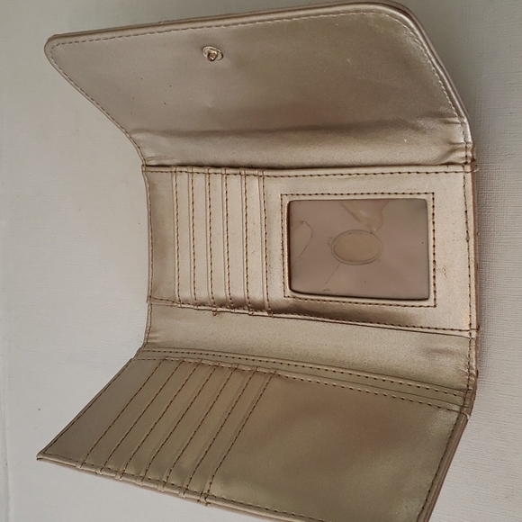 GUESS 1981 WOMEN'S WALLET SNAP AND ZIP CLOSURES GUC - Picture 4 of 14